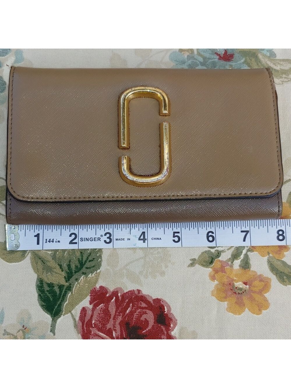 Marc Jacobs Tan and Brown Saffiano Leather Fold Clutch Wallet - Picture 9 of 17